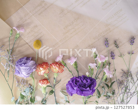 背景や挿入画像に使えるフラワーフレーム素材 127527853