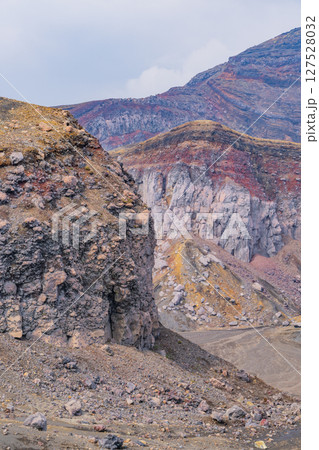 (熊本県)阿蘇山 中岳火口壁のアグルチネート地形 (熊本県)阿蘇山 中岳火口壁のアグルチネート地形 127528032