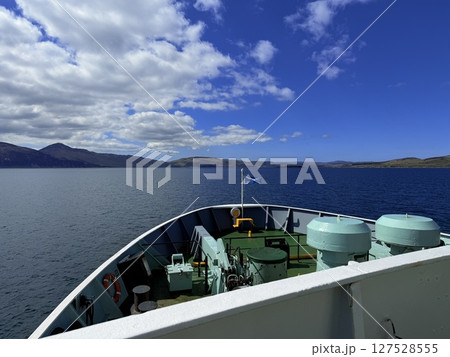 Islay island is located off Scotland west coast renowned for whisky distilleries and birdwatching. Numerous distilleries and diverse migratory birds make it a captivating destination. 127528555