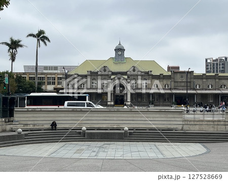 台湾・台鉄「新竹駅」 127528669