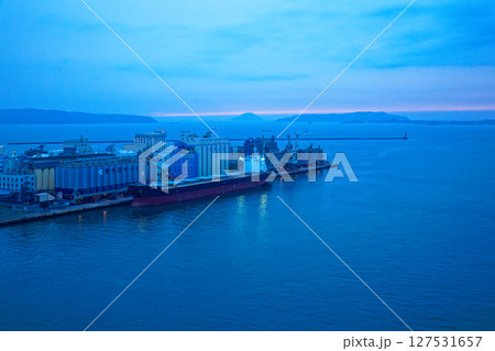 博多ポートタワーより博多湾の夕景を望む 127531657