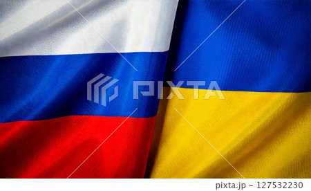 ロシアの国旗とウクライナの国旗。 ロシアの国旗とウクライナの国旗。 127532230