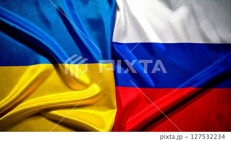 ロシアの国旗とウクライナの国旗。 127532234