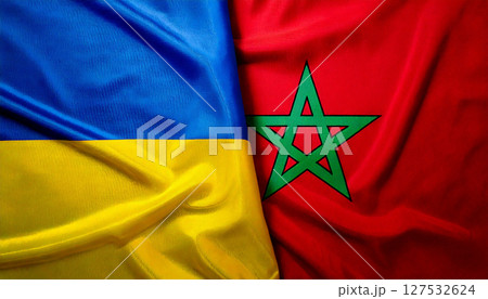 モロッコの国旗とウクライナの国旗。 127532624