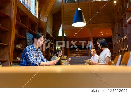 夏のアウトドアのイメージ 127532691