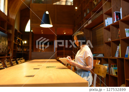 夏のアウトドアのイメージ 夏のアウトドアのイメージ 127532899