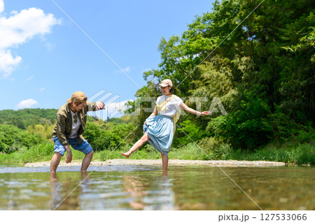夏のアウトドアのイメージ 127533066