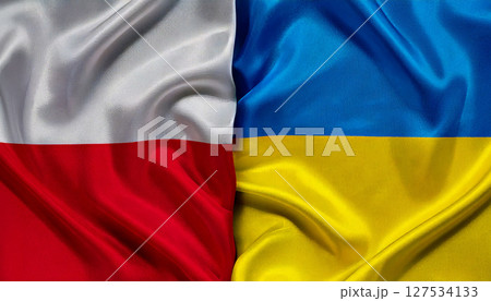ポーランドの国旗とウクライナの国旗。 127534133