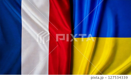 フランスの国旗とウクライナの国旗。 127534339