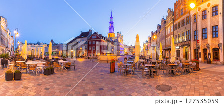 Poznan Town Hall and Market Square at dawn, Poznan, Poland Poznan Town Hall and Market Square at dawn, Poznan, Poland 127535059