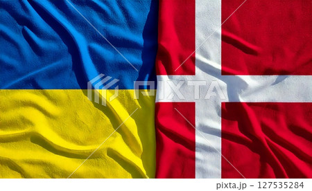 デンマークの国旗とウクライナの国旗。 デンマークの国旗とウクライナの国旗。 127535284