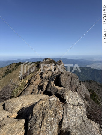 天狗岳から見た弥山　四国　石鎚山　山頂　1 127535918