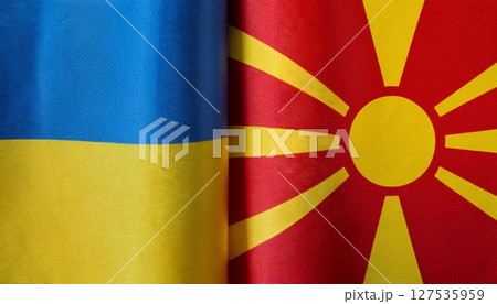 北マケドニアの国旗とウクライナの国旗。 北マケドニアの国旗とウクライナの国旗。 127535959