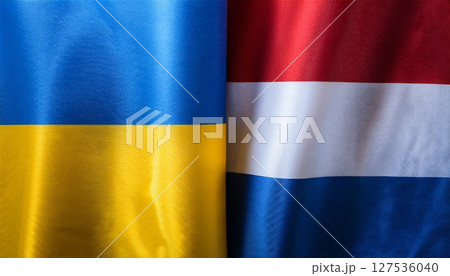 オランダの国旗とウクライナの国旗。 127536040