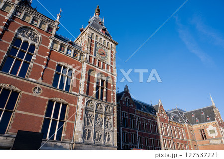 快晴のアムステルダム中央駅／オランダ 127537221