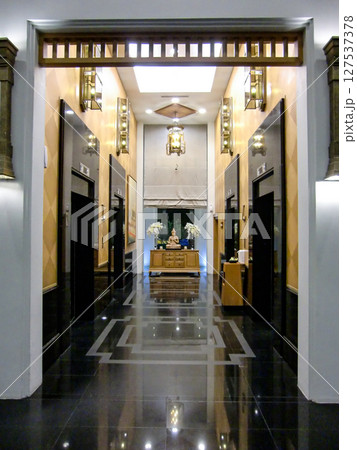 豪華なホテル 127537378