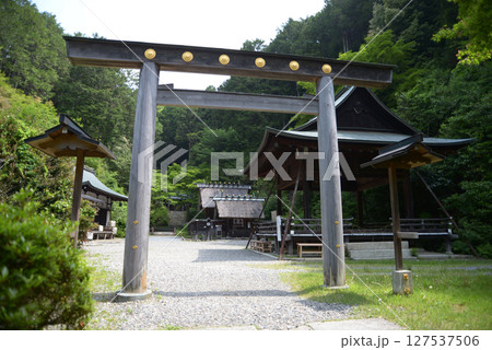 日向大神宮 境内入口の鳥居 京都市山科区日ノ岡 日向大神宮 境内入口の鳥居 京都市山科区日ノ岡 127537506