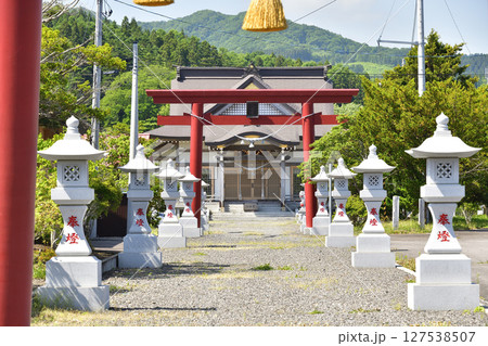 初夏の北海道八雲町で落部八幡宮境内の風景を撮影 初夏の北海道八雲町で落部八幡宮境内の風景を撮影 127538507