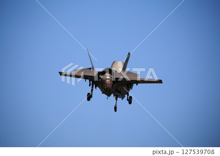 ホバリングするストレス戦闘機 127539708