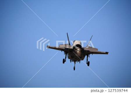 ホバリングするF-35　 127539744