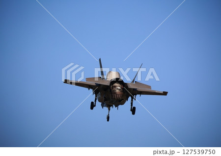 ホバリングするF-35　 127539750
