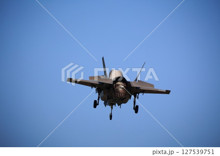 ホバリングするF-35　 127539751