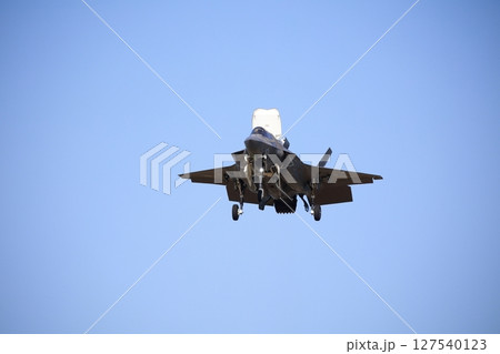 ホバリングする戦闘機　ホバリング F35 F-35 127540123