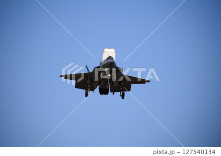 ホバリングする戦闘機　ホバリング F35 F-35 127540134