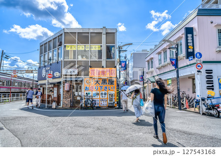 東京都調布市の都市風景　つつじヶ丘駅 127543168