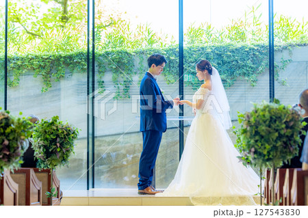 結婚式　指輪交換 127543830