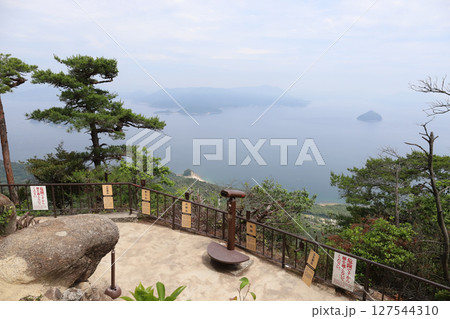 宮島 獅子岩展望台からの風景(広島県 廿日市市 厳島神社) 宮島 獅子岩展望台からの風景(広島県 廿日市市 厳島神社) 127544310