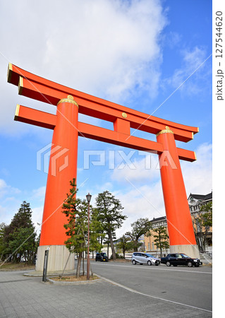 京都　平安神宮　大鳥居 127544620