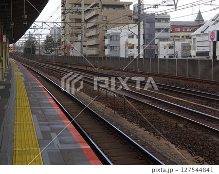 西千葉駅　ホームと線路　千葉県千葉市 127544841