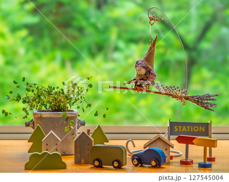 魔女が空を舞う幻想の街並のインテリア 127545004