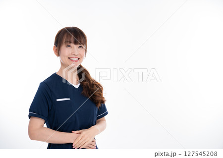 看護スタッフのミドル女性 看護スタッフのミドル女性 127545208