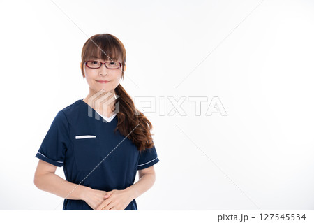 ミドルの女性看護スタッフ ミドルの女性看護スタッフ 127545534