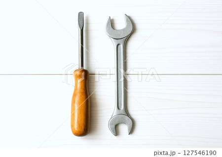 時間を刻む工具たち、使い込まれた工具の画像、ドライバー 時間を刻む工具たち、使い込まれた工具の画像、ドライバー 127546190