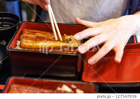 高級で美味しそうな鰻重 高級で美味しそうな鰻重 127547039