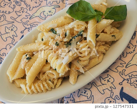 たらこのマカロニパスタ、妻の手作り家庭料理、家庭で楽しむ夕ご飯、幸せ家族 タイトル変更 たらこのマカロニパスタ、妻の手作り家庭料理、家庭で楽しむ夕ご飯、幸せ家族 タイトル変更 127547331