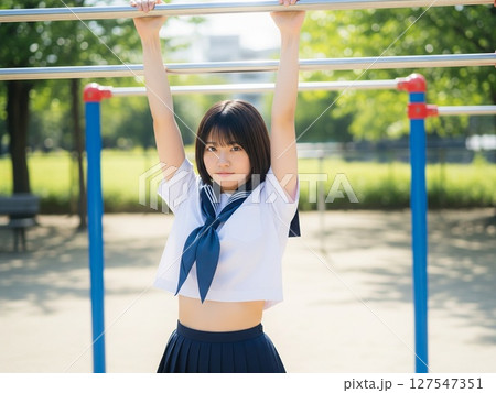公園の鉄棒で遊ぶ黒髪清楚系アイドル 公園の鉄棒で遊ぶ黒髪清楚系アイドル 127547351