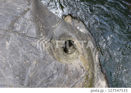 遠山甌穴　埼玉県嵐山町（ドローンによる空撮） 127547535