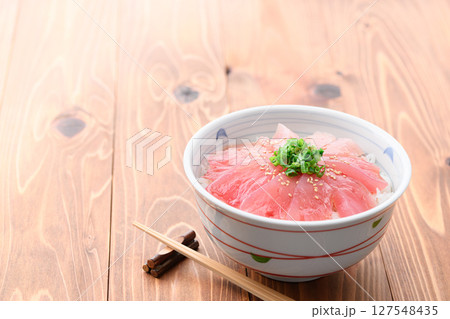 鮪丼 ( 生びんちょう鮪 ) ( 和歌山県 那智勝浦港産 ) 鮪丼 ( 生びんちょう鮪 ) ( 和歌山県 那智勝浦港産 ) 127548435