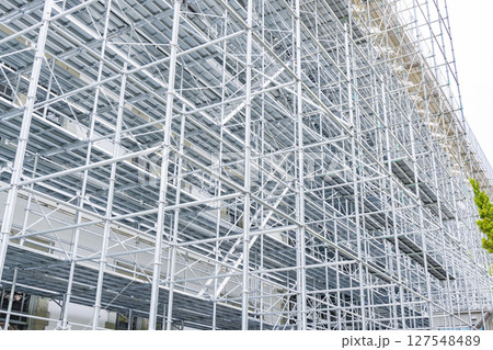 外部足場　工事現場 127548489
