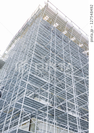 外部足場　工事現場 127548492