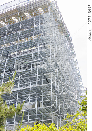 外部足場　工事現場 127548497