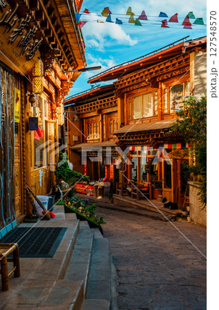 Vibrant Street Scene in Dukezong Ancient Town Vibrant Street Scene in Dukezong Ancient Town 127548570
