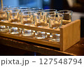 並んだショットグラス 127548794