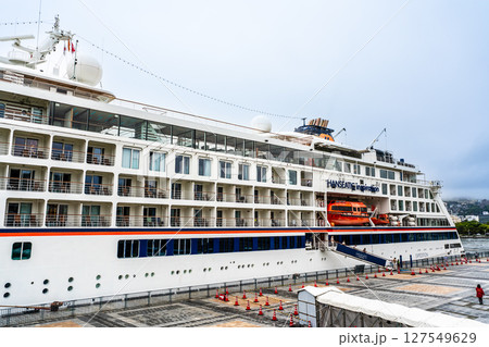 長崎港客船入港（Hanseatic Inspiration）松ヶ枝埠頭【長崎市】 127549629