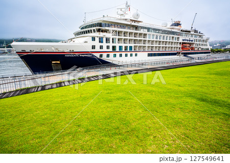 長崎港客船入港（Hanseatic Inspiration）松ヶ枝埠頭【長崎市】 127549641