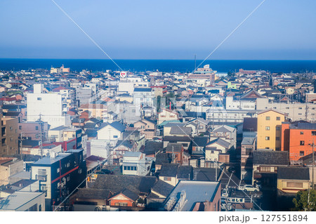 津市街地より伊勢湾を望む 127551894